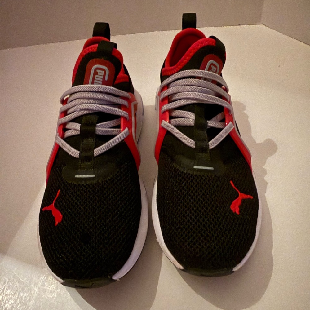 Puma Enzo Kids Black and Red Slip-On Athletic Sneakers Size 1Y NEW